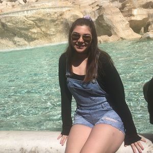 Meet your Posher, Briana